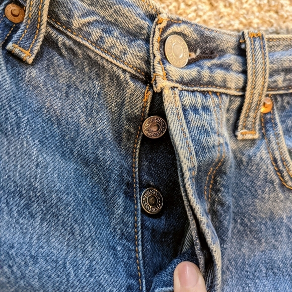HR Distressed Levis - Picture 5 of 11